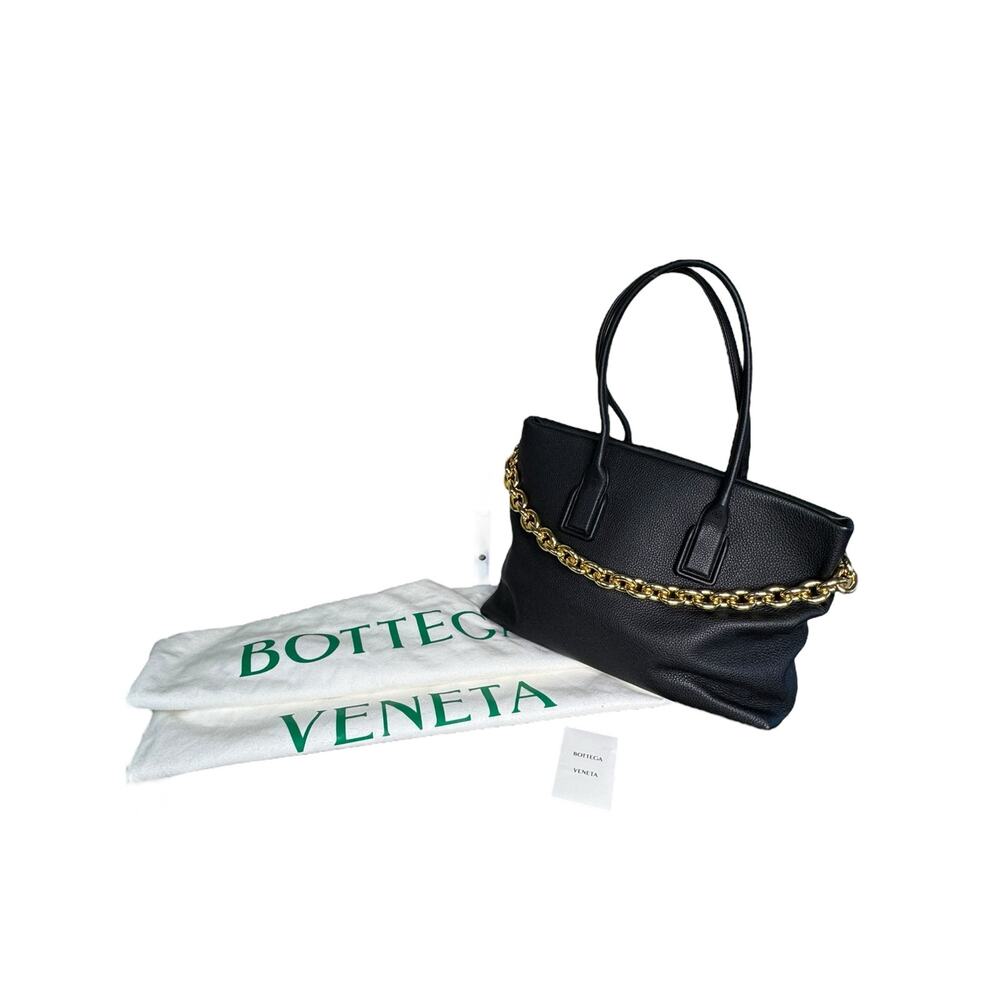 Bottega Veneta Large Saint Germaine Tote in Black - Picture 2 of 16